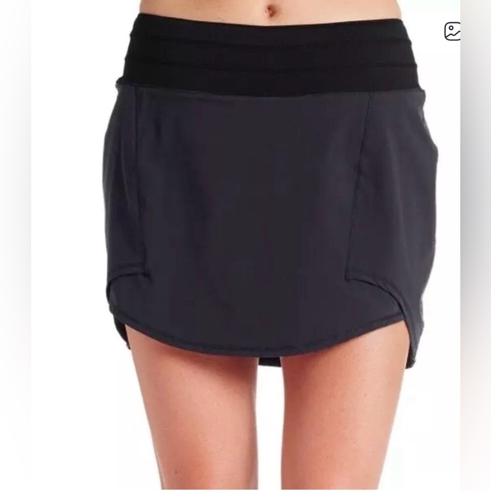 Oiselle Black Roga Skirt with underwear liner